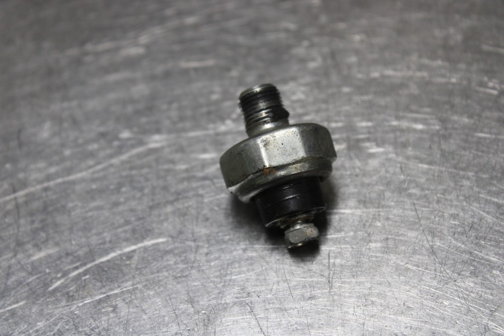 02-13 Interceptor VFR800 Oil Pressure Sensor