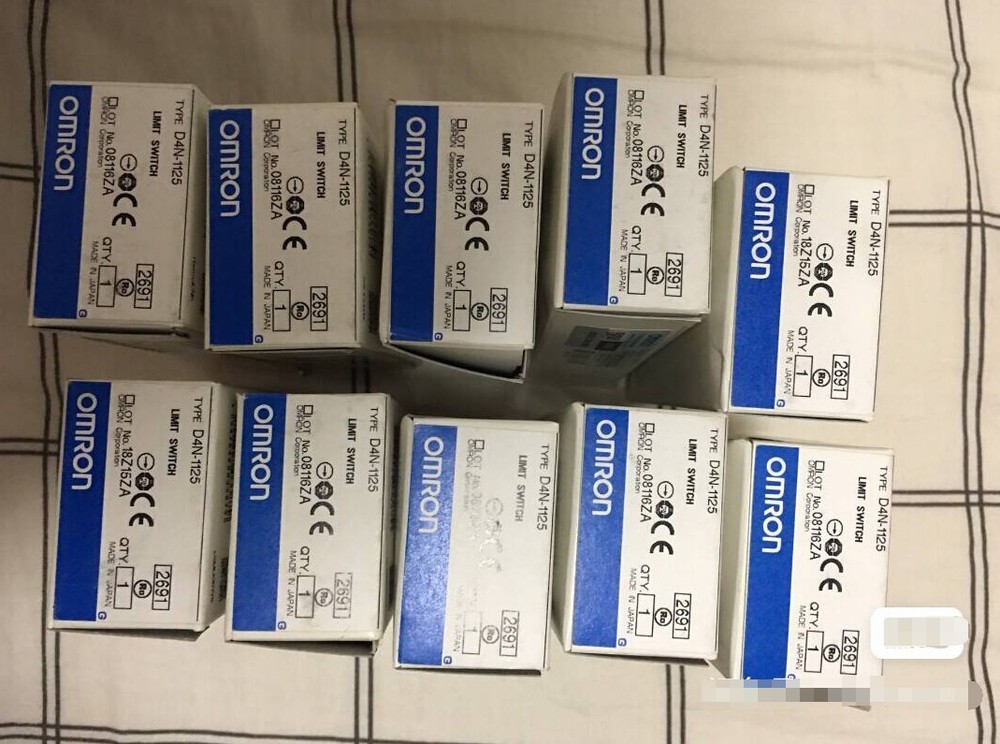 1PC New Omron D4N-1125 D4N1125  Limit Switch In Box Free Shipping