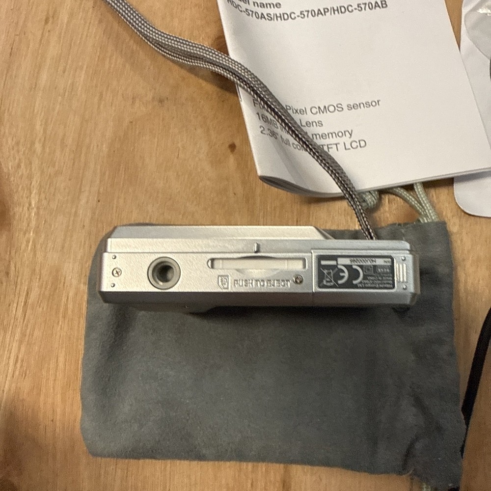 Hitachi HDC-570AS Digital Camera 5MP, Silver Please Read