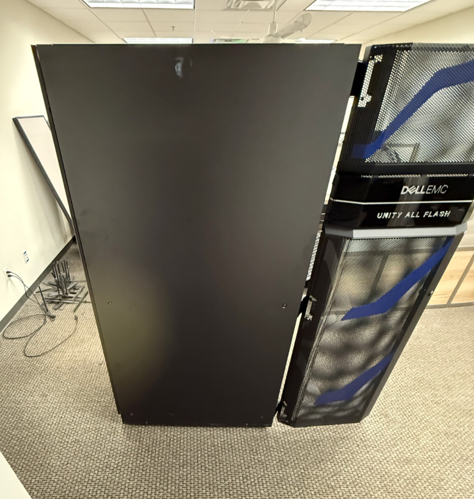 Dell EMC UNITY ALL FLASH 40U Server Rack with PDU's