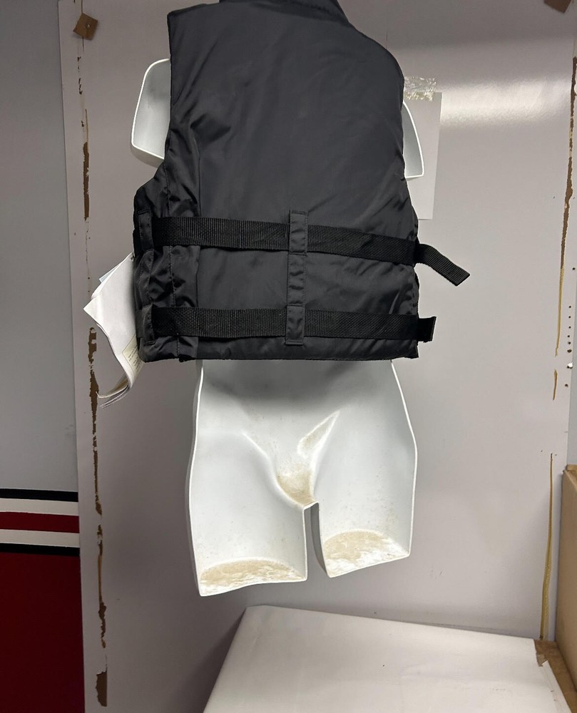 Stearns A Floatation Device(PFD)Model# MV5600 SO TYPE III LARGE BLACK