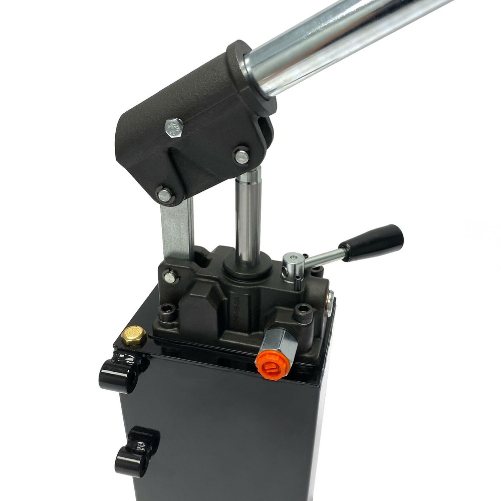 Hydraulic piston hand pump with valve for double acting cylinder 2.7 CID 2 quart
