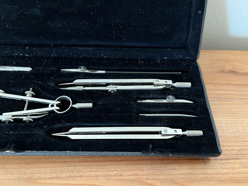 Scola Studio 1267 Drawing Drafting Compass Set Hard Case.