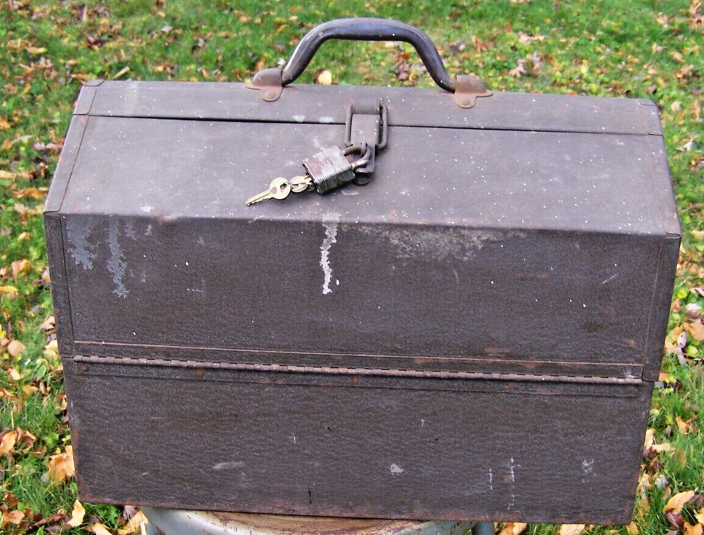 Kennedy Toolbox 1018 Cantilever Toolbox with Lock & Keys