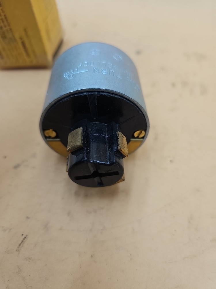 Hubbell 20415 4-Wire Cap. Grounded. HBL20415