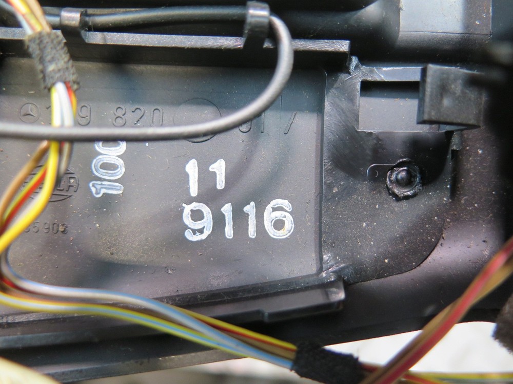 99-02 MERCEDES R129 SL-CLASS OVERHEAD CONSOLE DOME MAP READING LIGHT DAMAGED