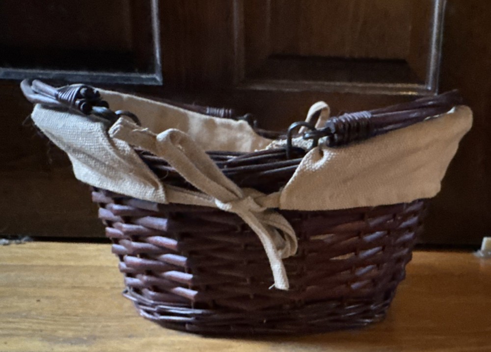 Brown Wicker Bicycle Basket with Removable Beige Fabric Liner