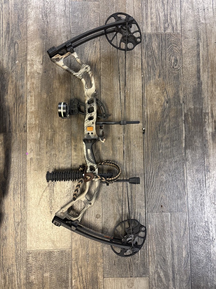 CenterPoint EOS Hunter compound bow RH