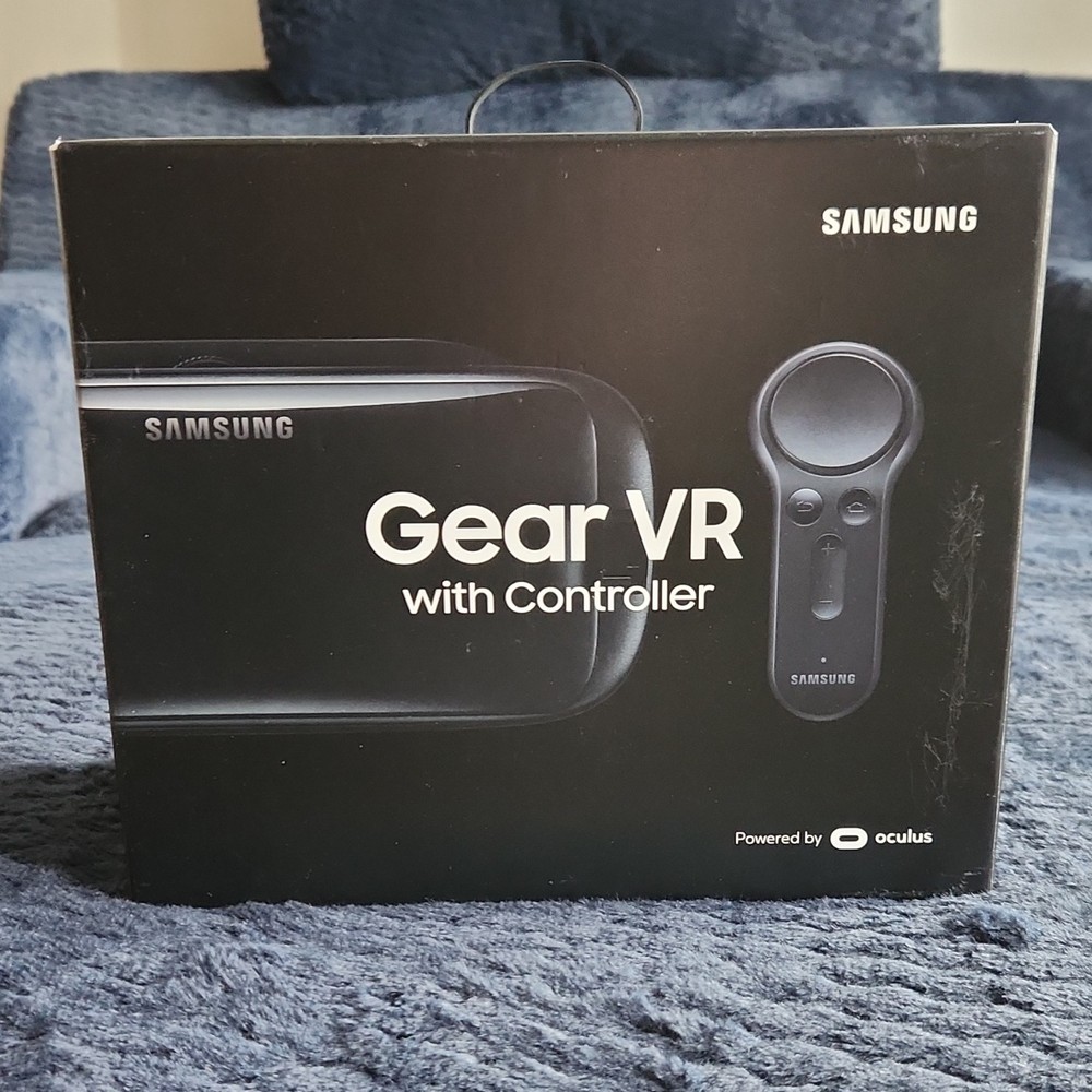 Samsung Gear VR with Controller Black Smartphone VR Headset Powered by Oculus