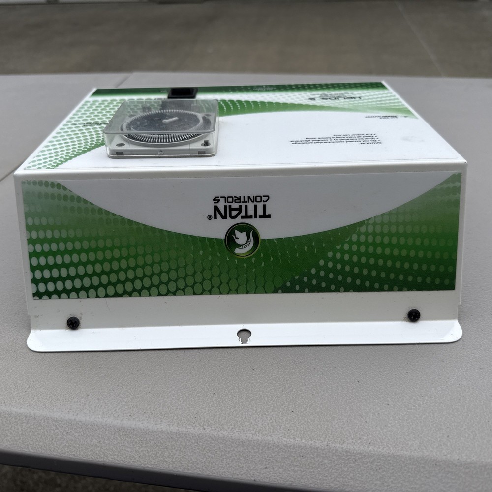 Titan Controls Helios 3 . 4 Light Controller 240 V