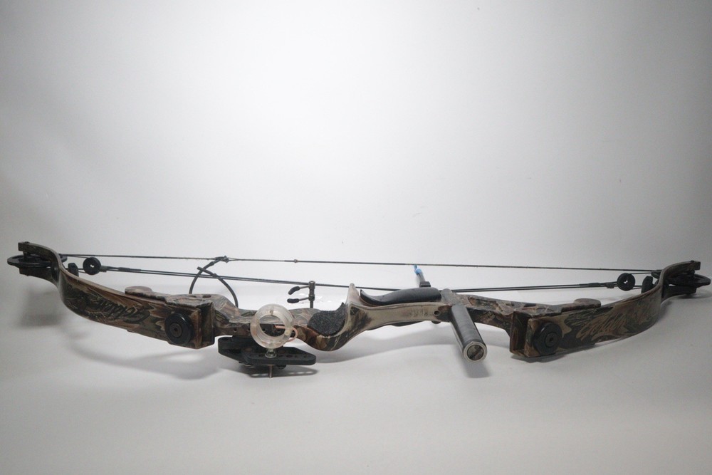 Golden Eagle Compound Bow Easton Quiver and Arrows