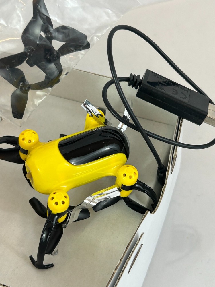 Brookstone BD25W Black Yellow Flight Force Zoom Bee Drone Remote Control