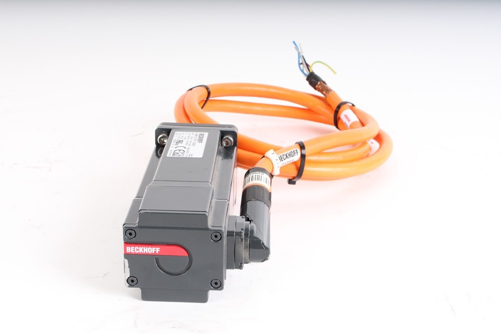Beckhoff AM8121-0F11-0000 Servo Motor With Cable