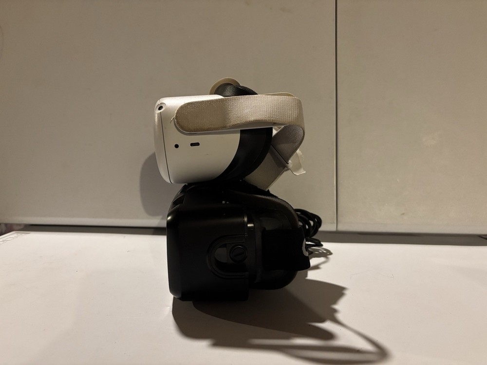 Meta Oculus Quest 2 128GB VR + Oculus Development Kit 2 w/ Pre-Downloaded Games