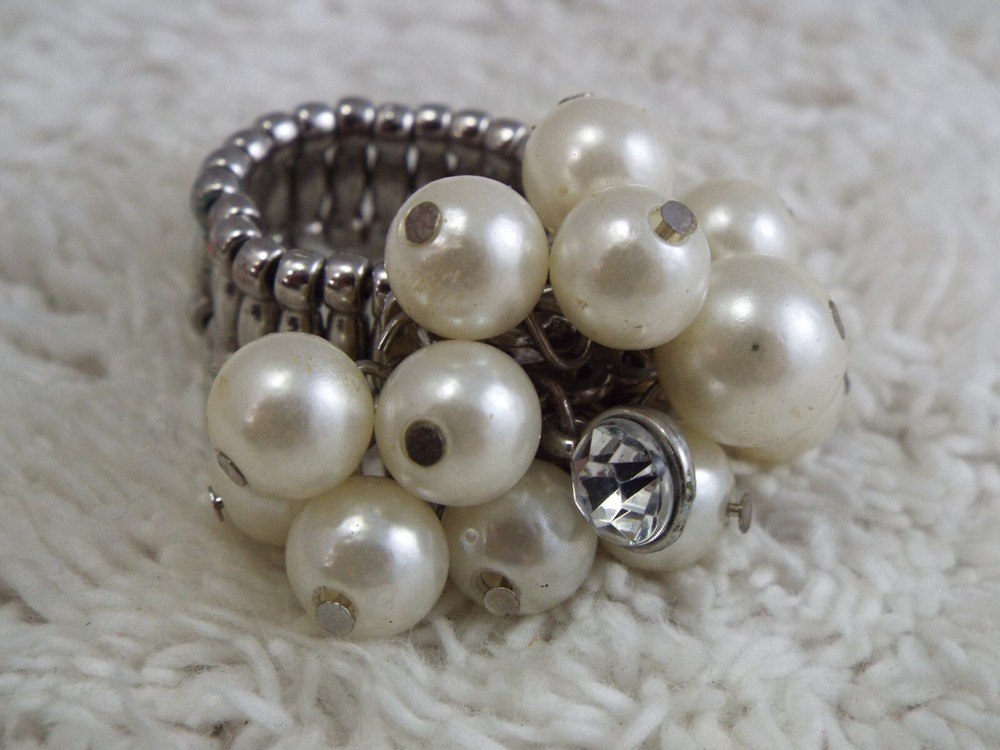 Silvertone White Bead Rhinestone Stretchband Ring ~ Adjustable Size 6-10 (B62)