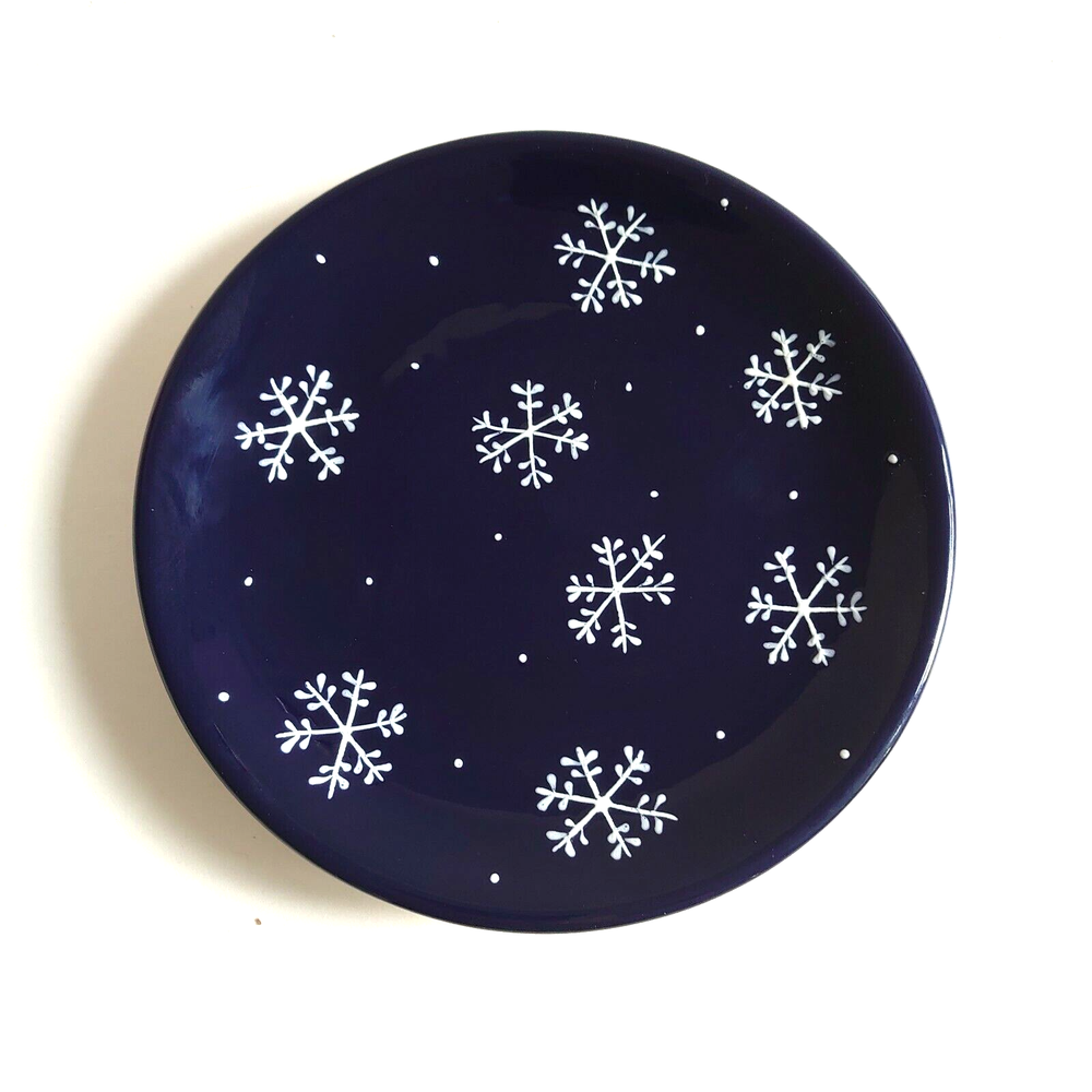 Hand-Painted Snowflake Design Table Service for 4 by KIC Brushes