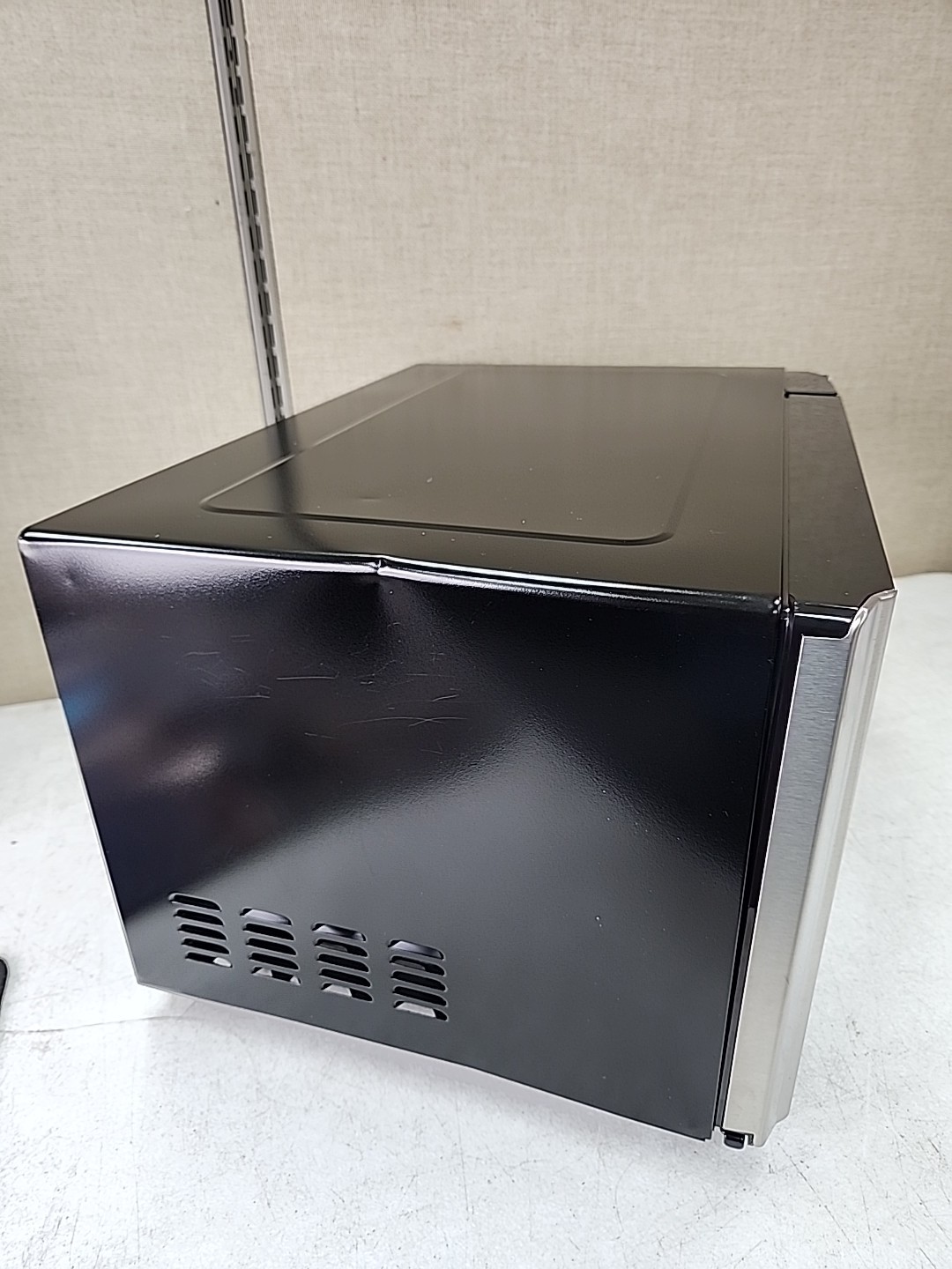 NEW Black & Decker Digital Microwave Oven w/Turnable Push-Button Door 0.9 Ft.