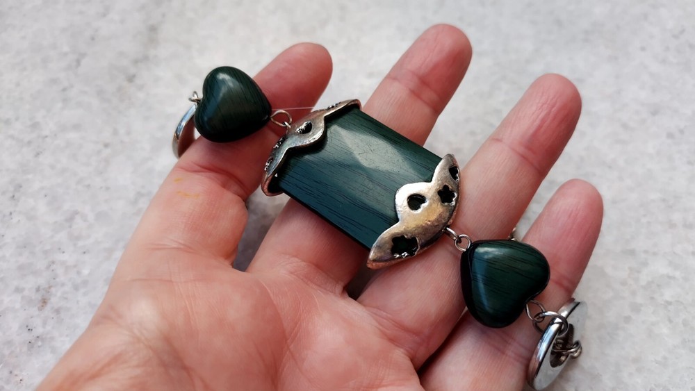 Вeautiful vintage deep green 💚 plastic bracelet