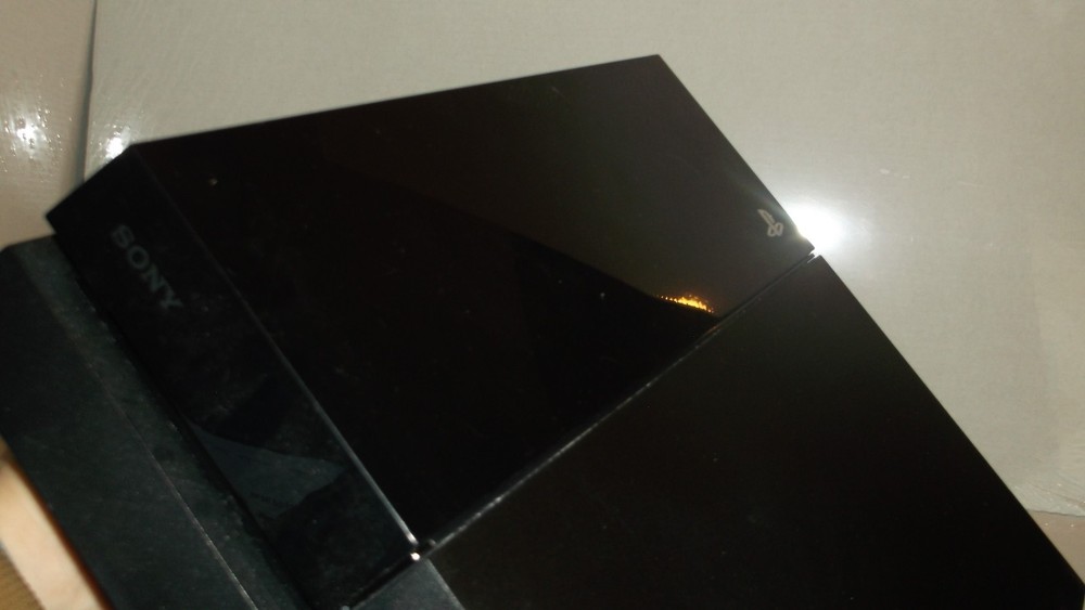 PS4 FAT CONSOLE WITH CONTROLLER