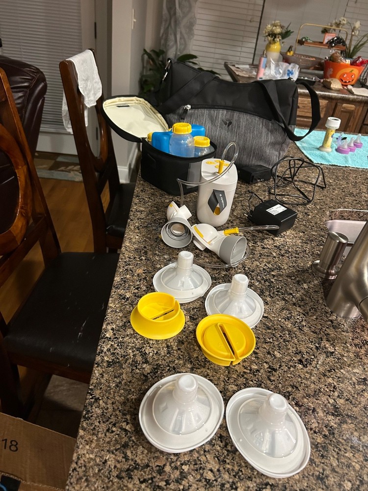medela breast pump With Carrying Case