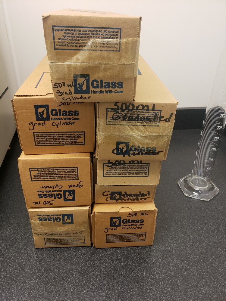 Pyrex 500 ml # 3025 Graduated Cylinder(s)