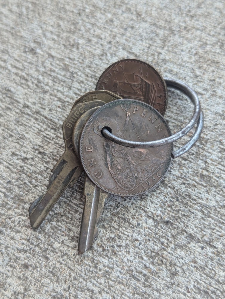 WW2 United States Army Trunk Keys W British Coins C9