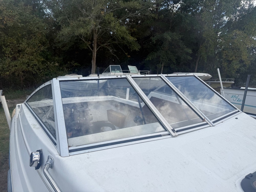 COMPLETE USED 1996 19' BAYLINER CAPRI 1952 GLASS WINDSHIELD ASSEMBLY WINDSHIELDS