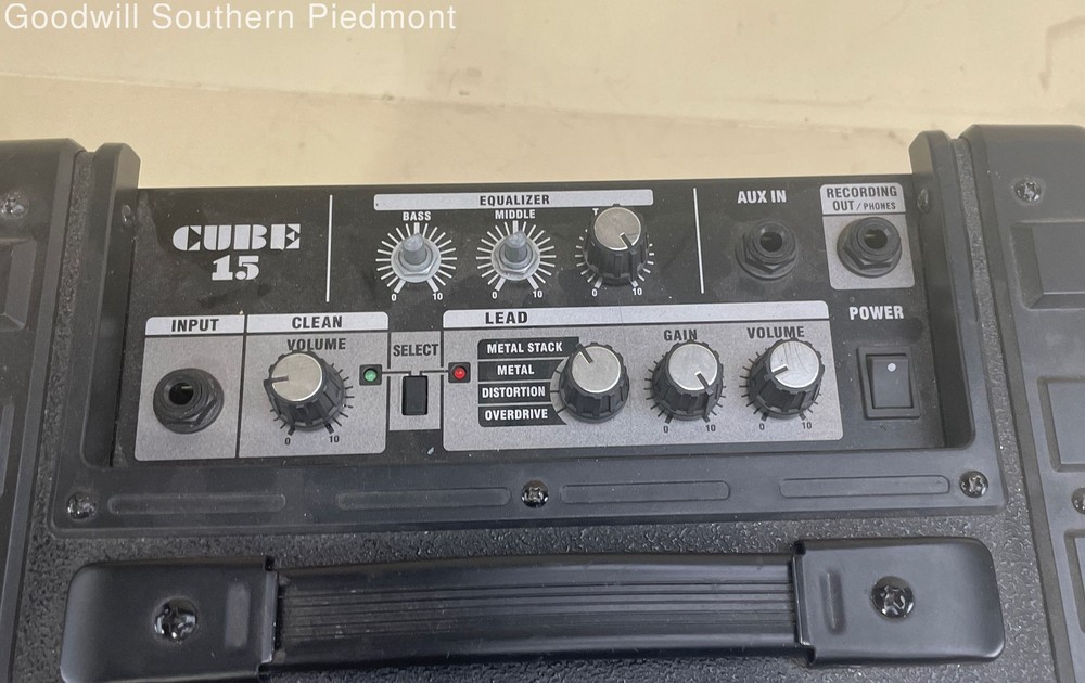 Roland CUBE-15 Guitar Amplifier - Tested