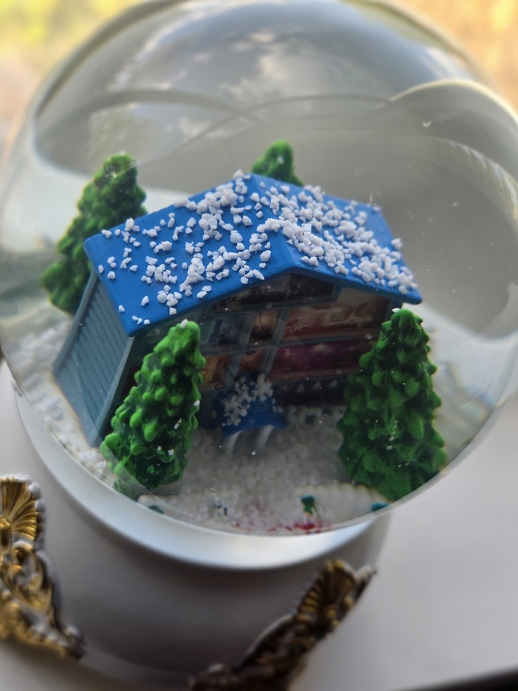 Taylor Swift Lover Snow Globe With Original Box * Authentic *