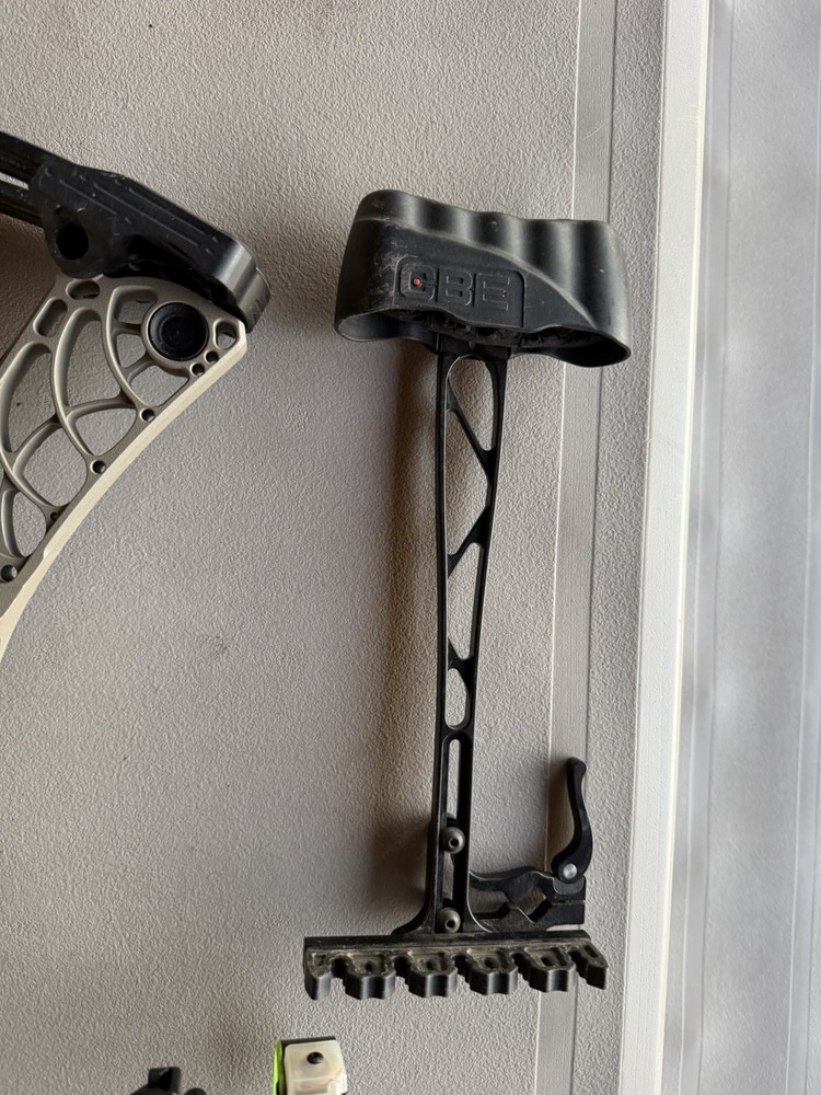 Matthews compound bow phase 4 33 Right Hand