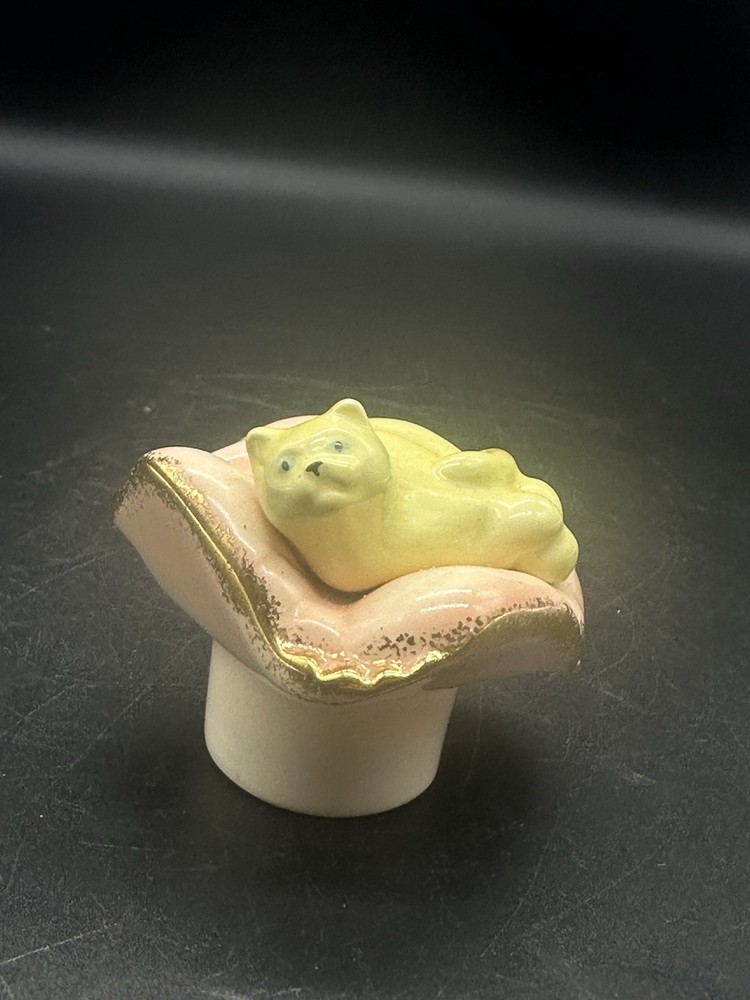Lid Only Cat On Ink Pillow Teapot Lid