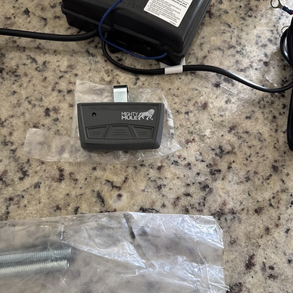 Mighty Mule 271 Automatic Gate Opener Kit with Remote -Barely used