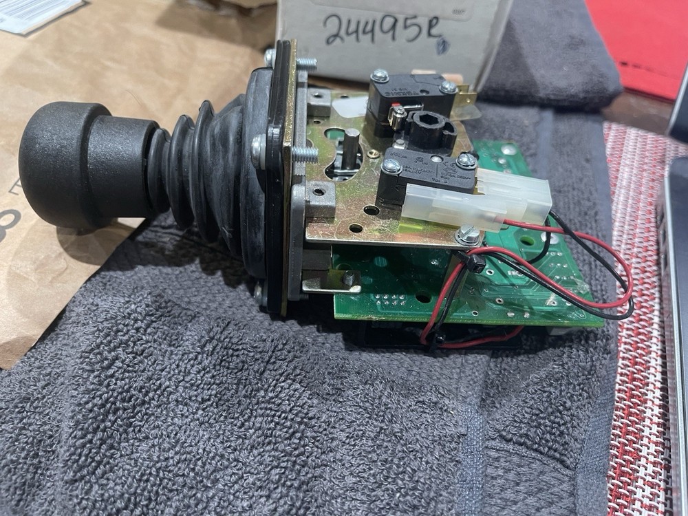 OEM CONTROLS EMS4M6883-RB JOYSTICK CONTROLLER NEW.