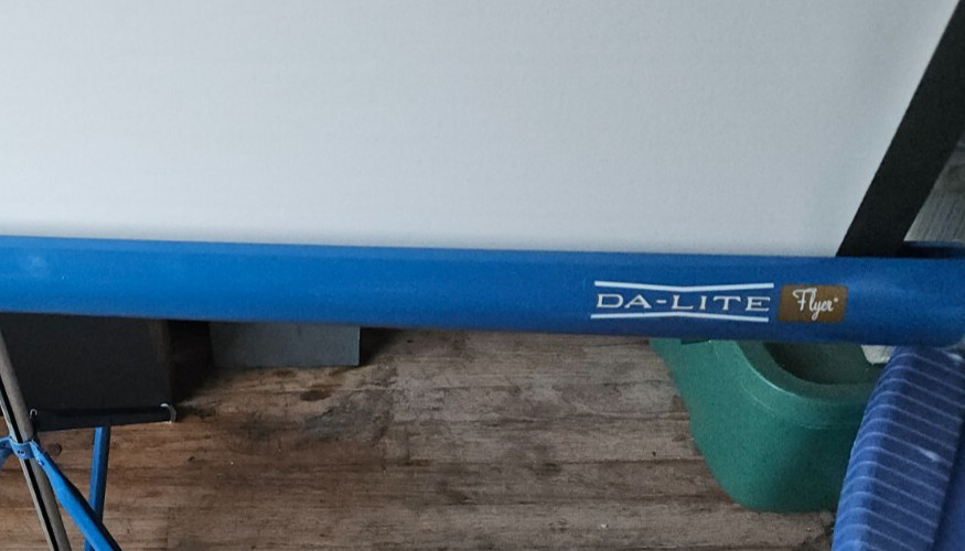DA LITE FLYER. MID CENTURY MODERN PROJECTION SCREEN. PORTABLE. 40 INCH SCREEN.