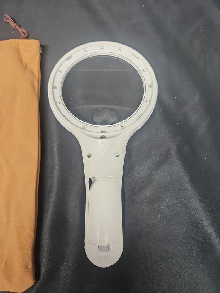 Handheld Magnifier With Pouch Lighted