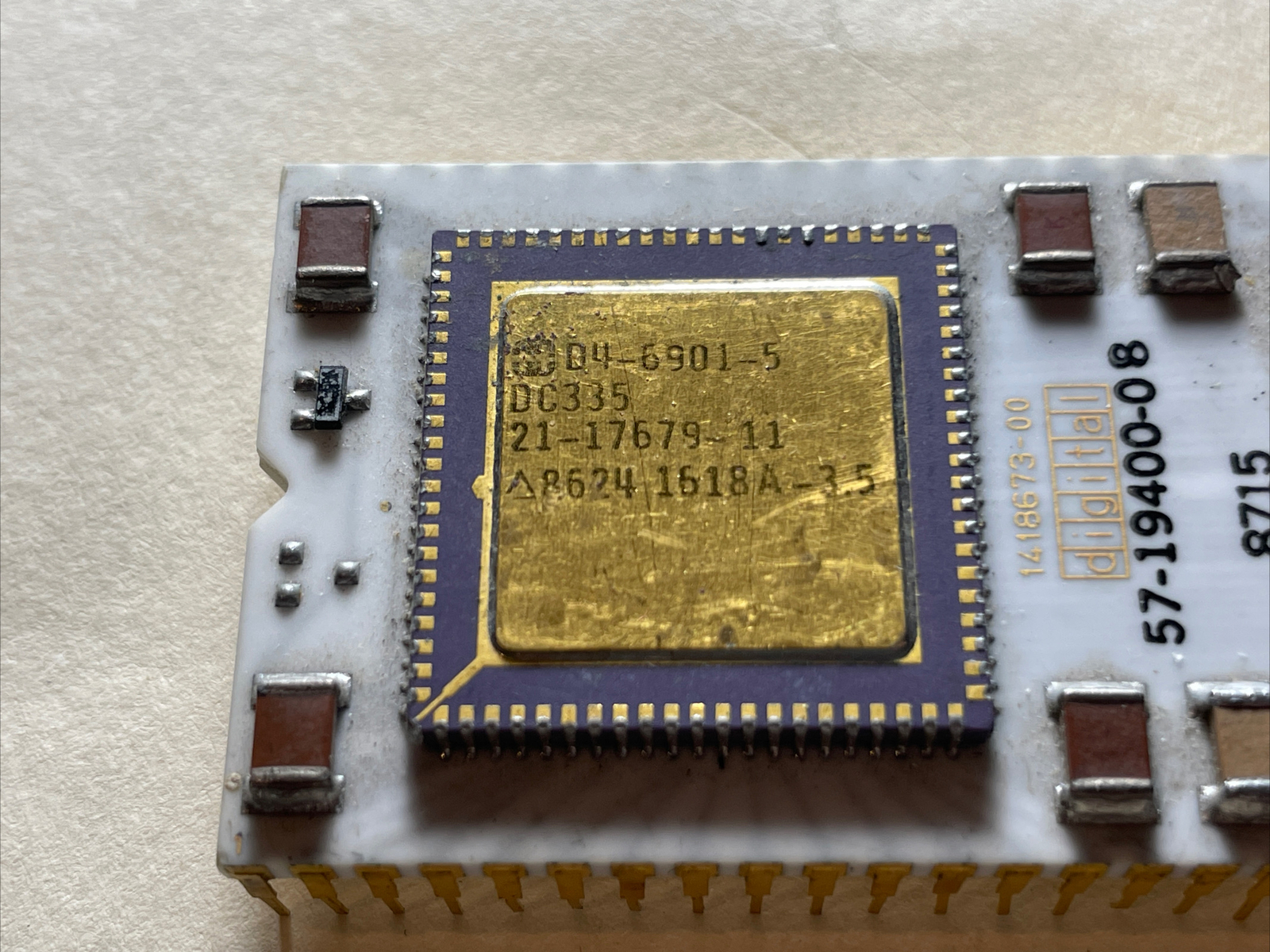 D4-6900 6901 DC334 DC335 DIGITAL EQUIPMENT MICROPROCESSOR WHITE GOLD CHIP
