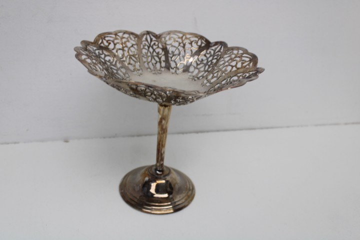Vtg International Silver Co. "Lovelace" Pattern 1430 EPNS Pedestal Candy Dish