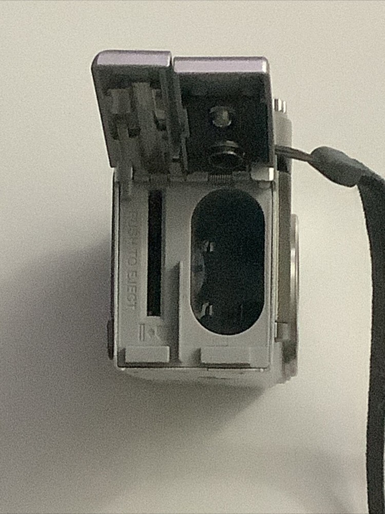 Minolta Konica DiMAGE F200 4.0MP Digital Camera - Silver - Powers On - Read