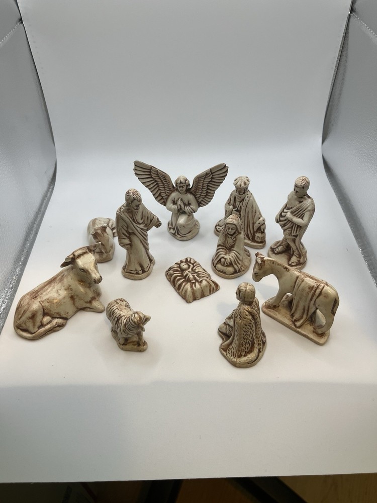 Nativity 11 Piece Set Ceramic 2”- 3.5”