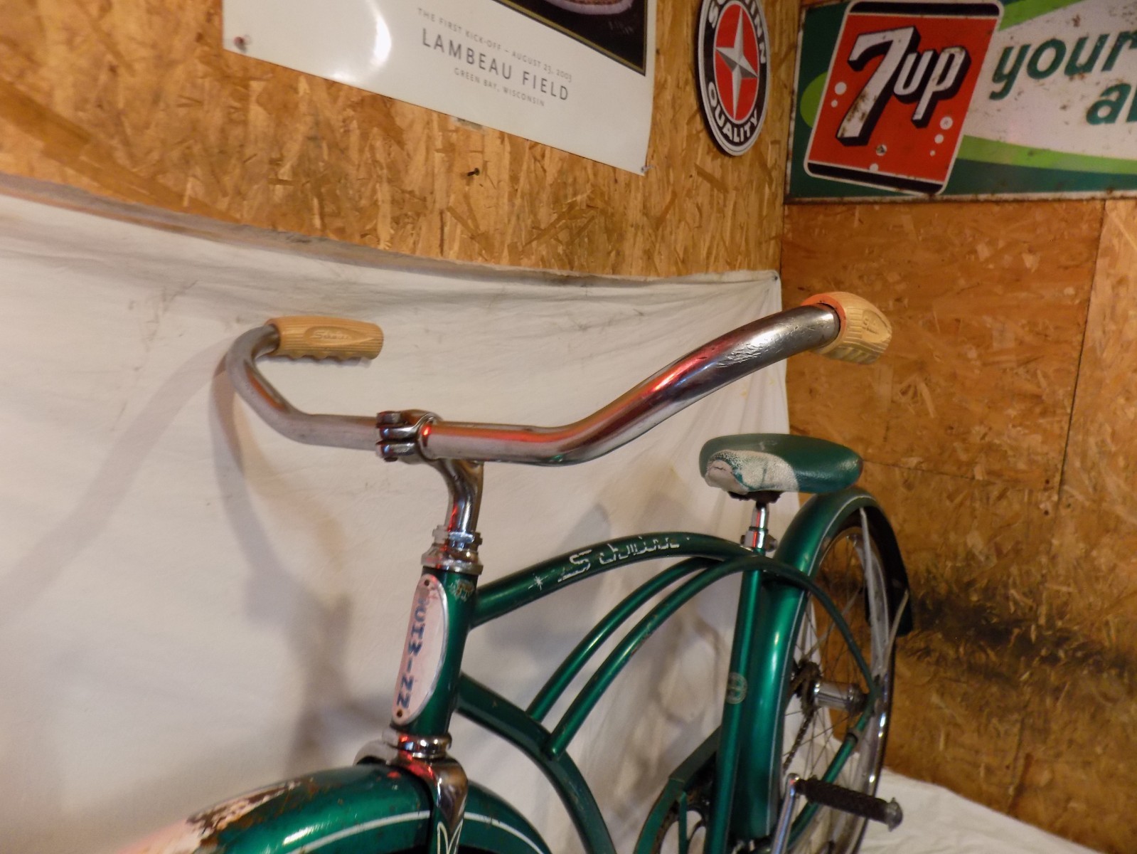 1957 SCHWINN SPEEDSTER MENS AMERICAN 24 BIKE GREEN TYPHOON JAGUAR TIGER CORVETTE