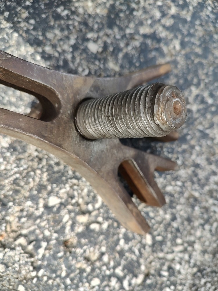 READ Springfield 500 universal wheel hub, gear puller