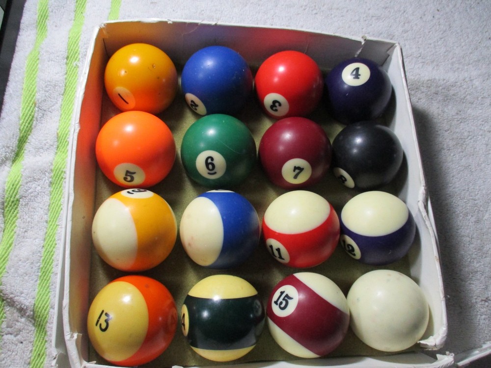 Vintage pool balls set complete nice