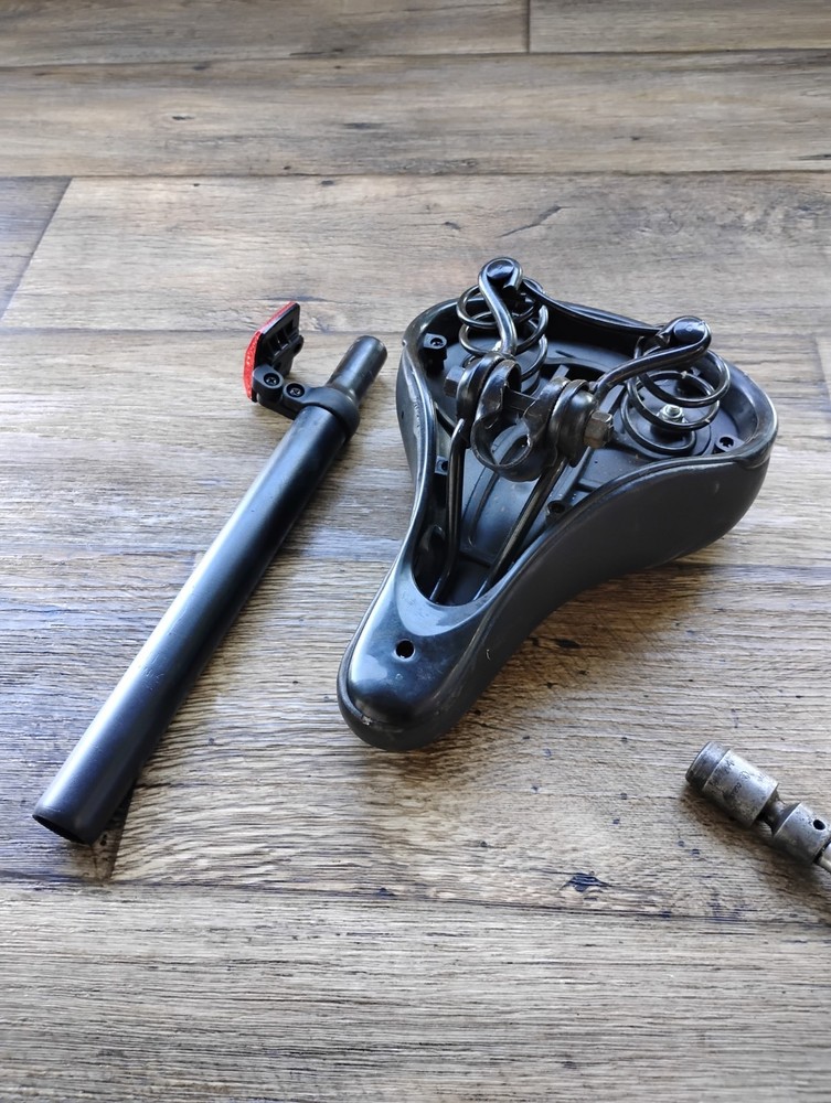 Jetson Bolt Pro E Bike Seat, Post