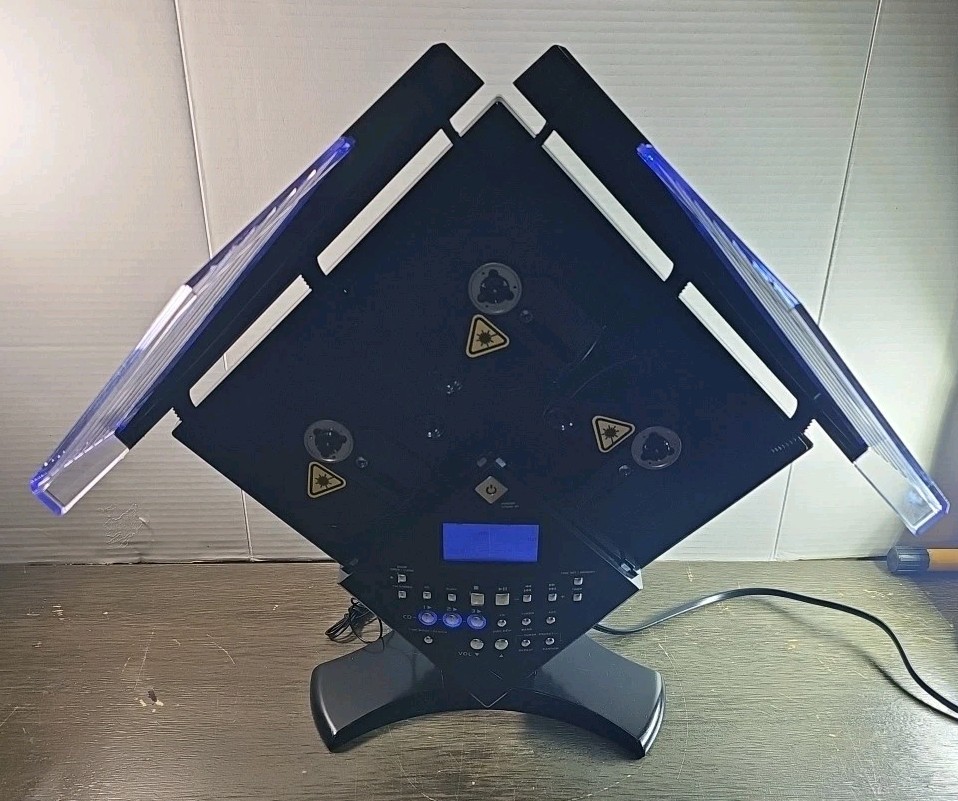 VTG 3 CD /FM Player With Speakers