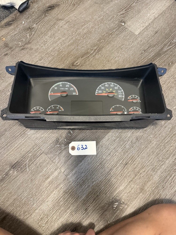 VOLVO VNL DASH GAUGE PANEL CLUSTER 22805590