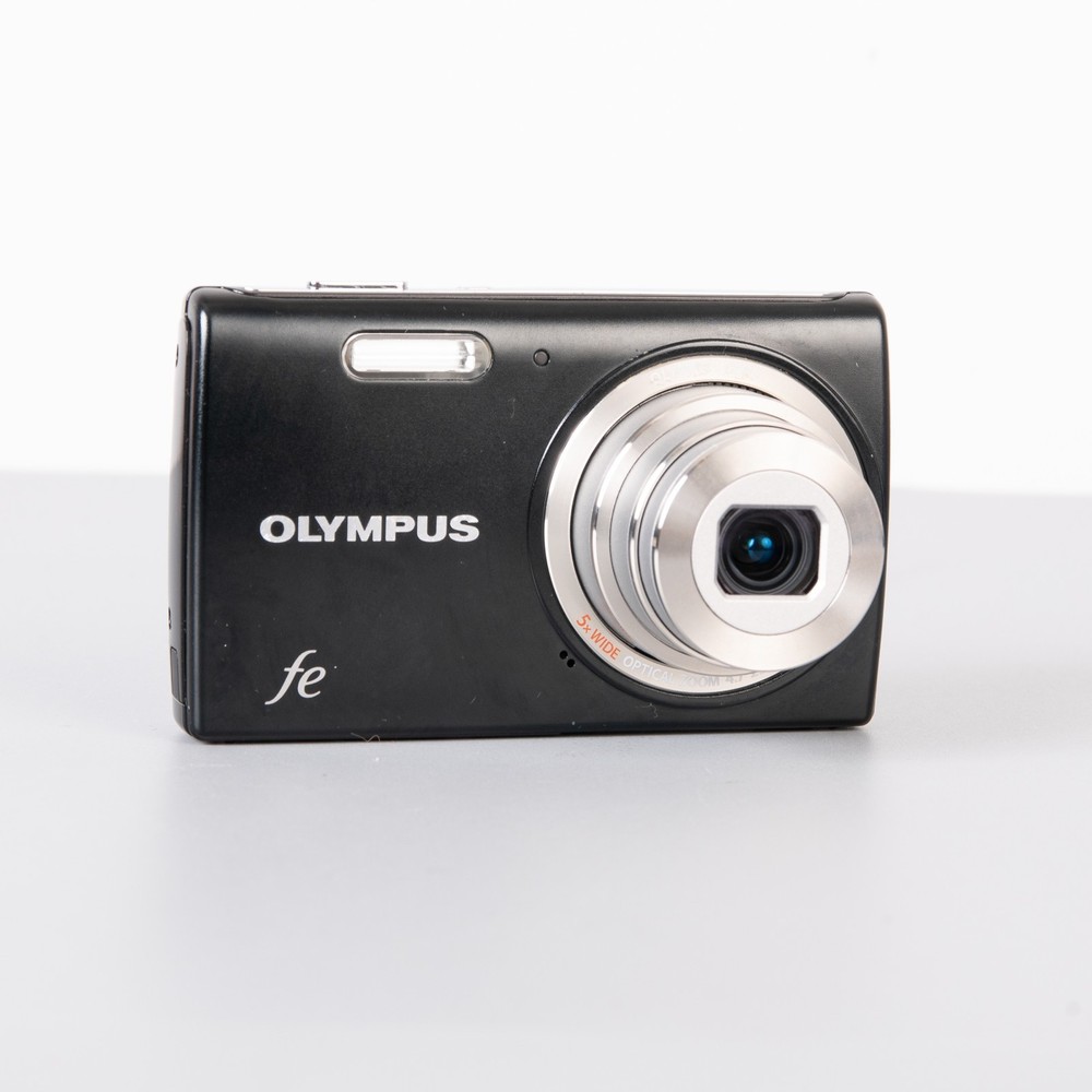 Olympus FE-5040 - 14MP digital compact camera, battery, memory card, strap