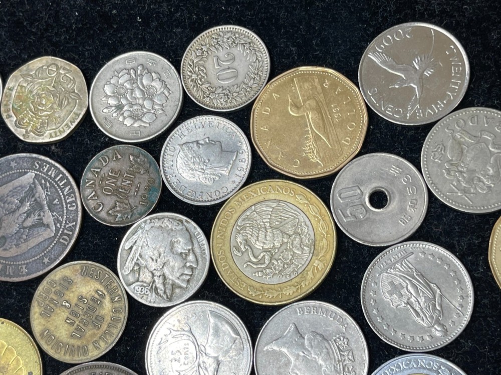Assorted World Foreign Coins lot 101725
