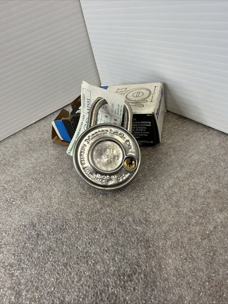 Standard Masterlock Combo Locker lock padlock 1525 no Control key included