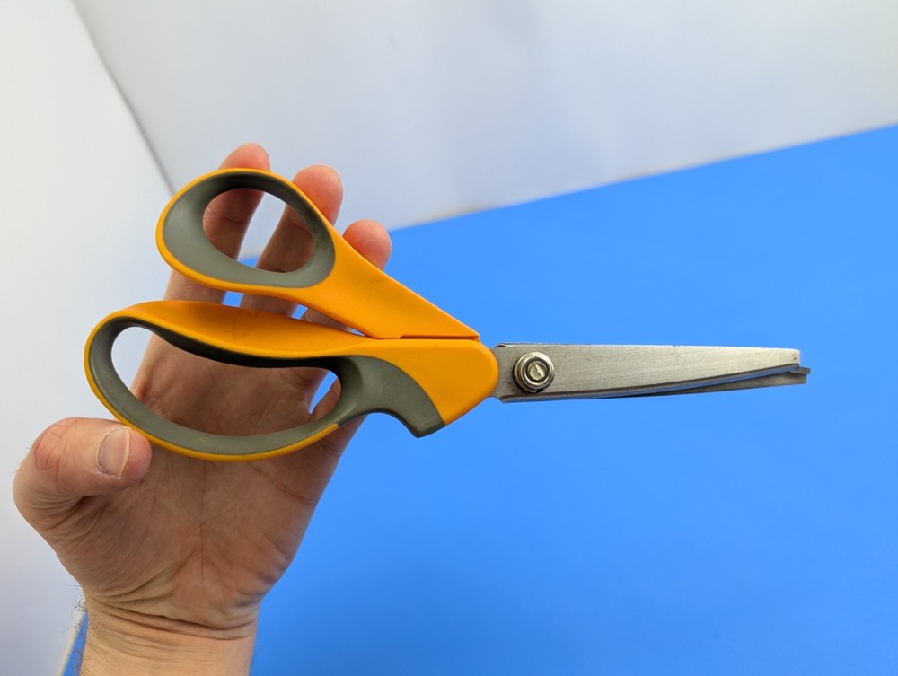 Fiskars Pinking Shears Scissors 9 Inches Long Orange Zig Zag