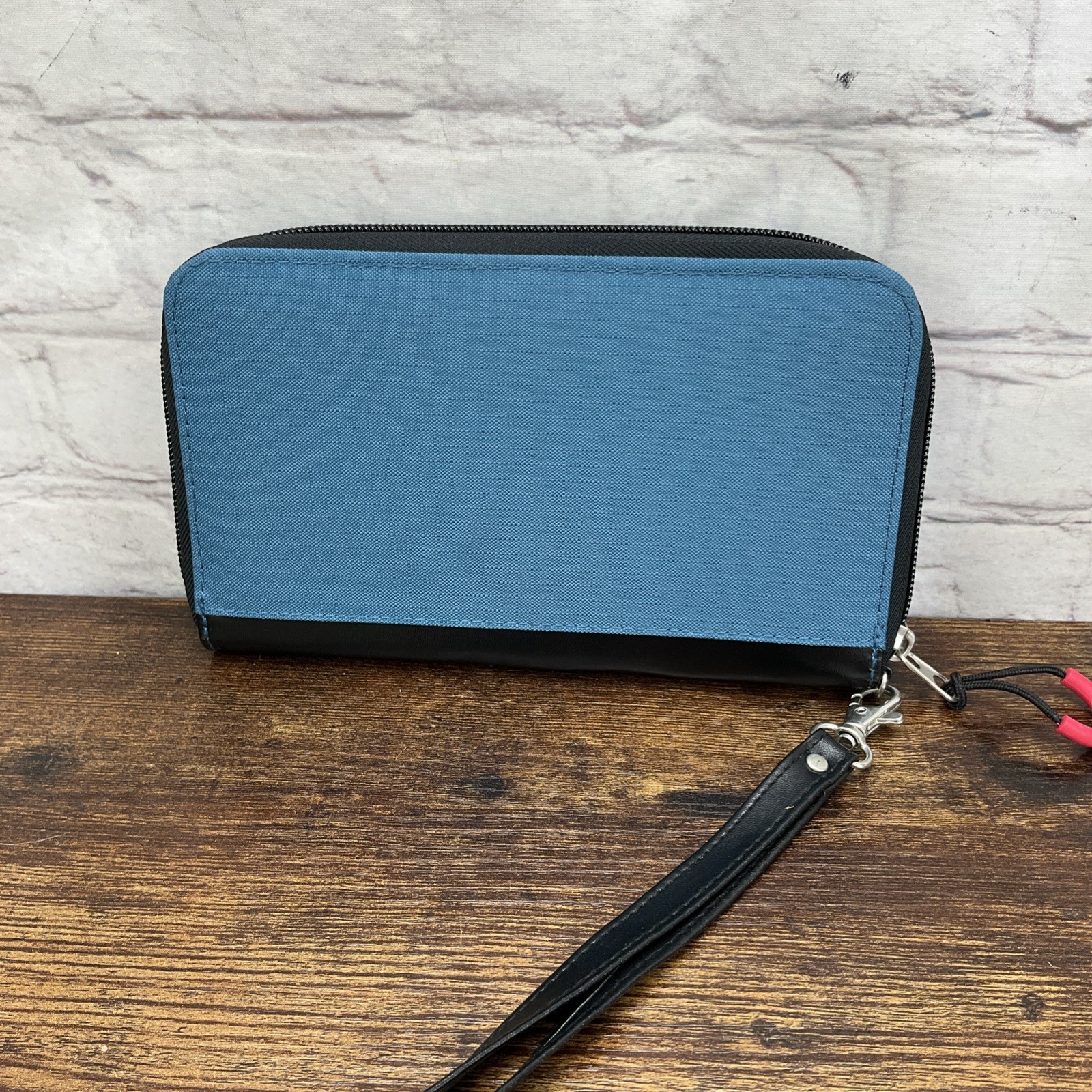 Disney Parks Mickey Mouse Large All-Time Classic Wrist Wallet w/ID Window New